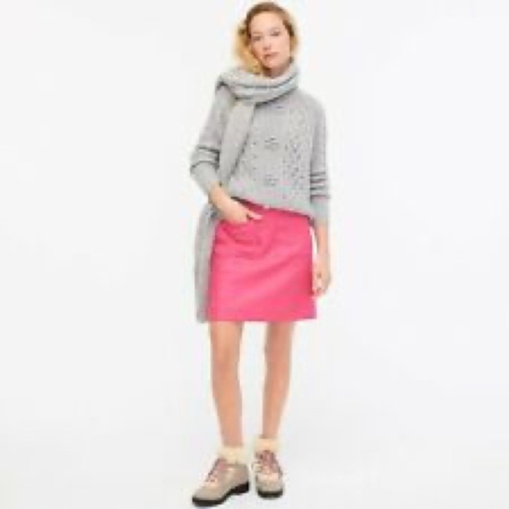 Patch pocket mini skirt in double-serge wool